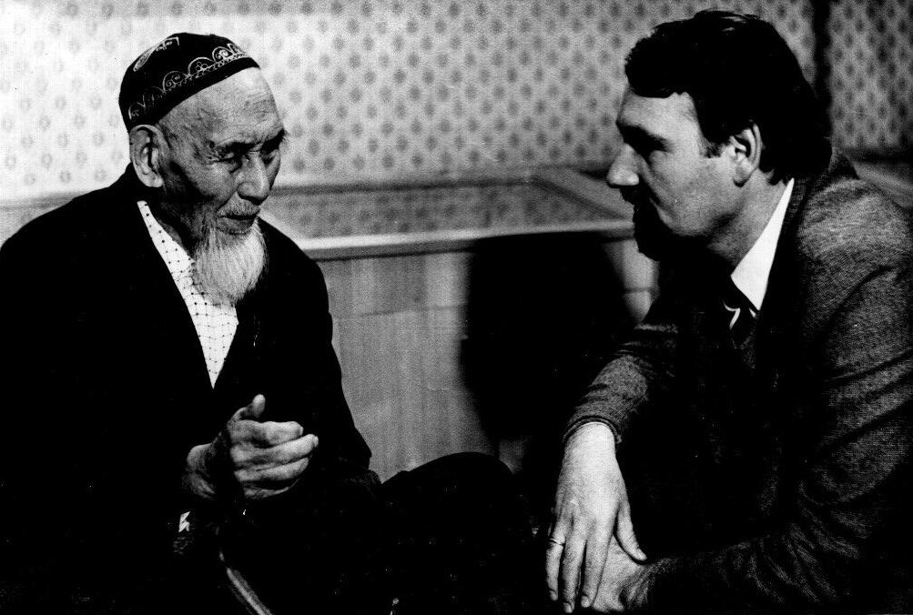 Разговор с мудрецом. Фотография из архива автора.