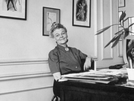 ВАРВАРА КАРИНСКАЯ В СВОЕЙ ЛОНДОНСКОЙ СТУДИИ. 1939 ГОД. ФОТОГРАФИЯ: JMOUDSKYVLADY / WIKIPEDIA.ORG