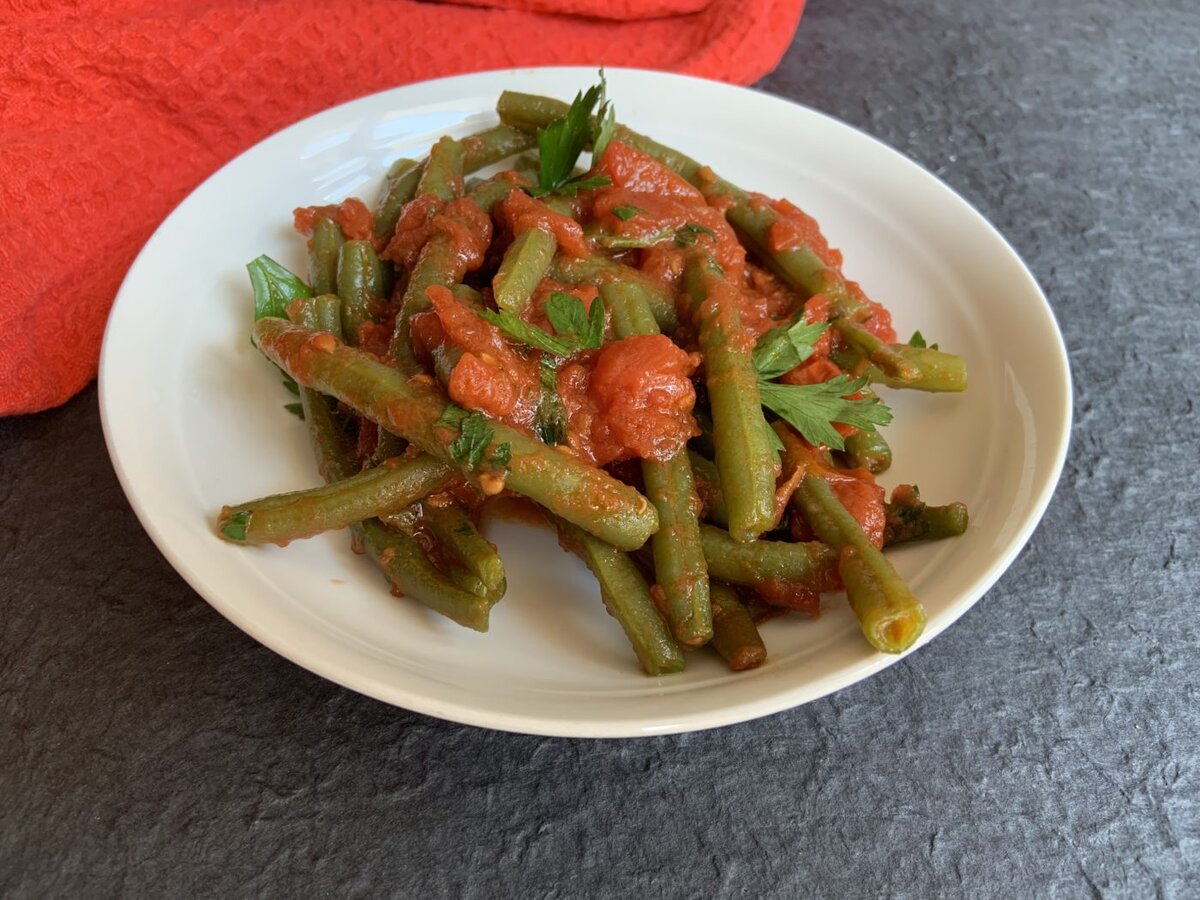 Может быть как гарниром к мясу, соусом к пасте, так и самостоятельным блюдом.