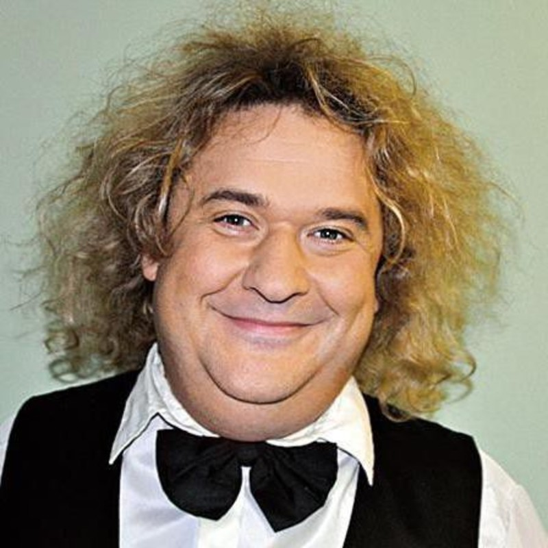 александр морозов юморист. александр морозов кривое зеркало. александр морозов юморист. александр морозов юморист 2022. кучерявый комик.