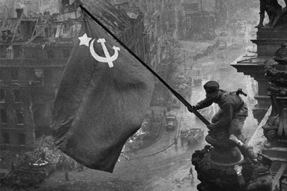 Водружение флага над рейхстагом картинки