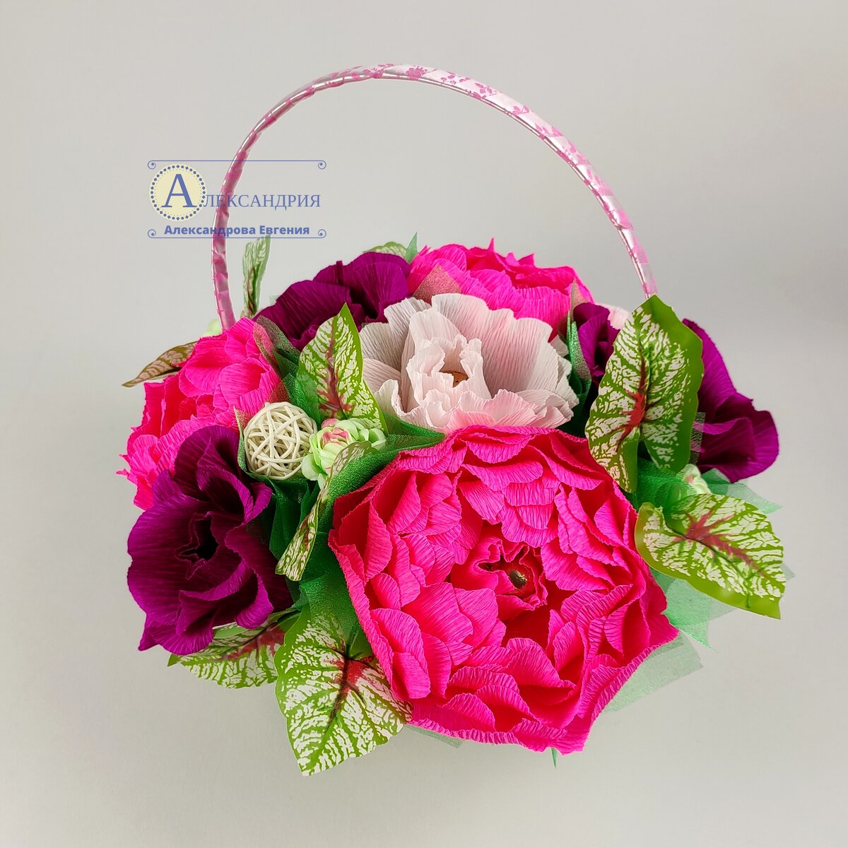 Корзина с пионами. Автор Евгения Александрова.