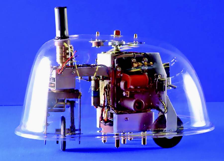 "Черепашка" Грея Уолтера, прототип робота-пылесоса.