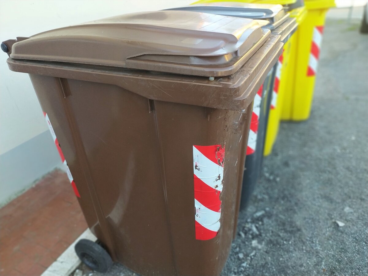 Раздельный сбор мусора, Италия, фото автора.