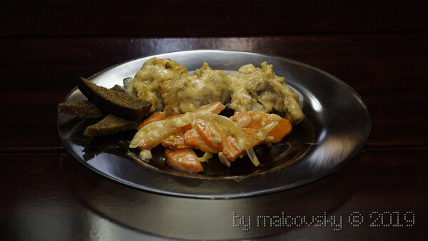 Минтай с морковью под молоком