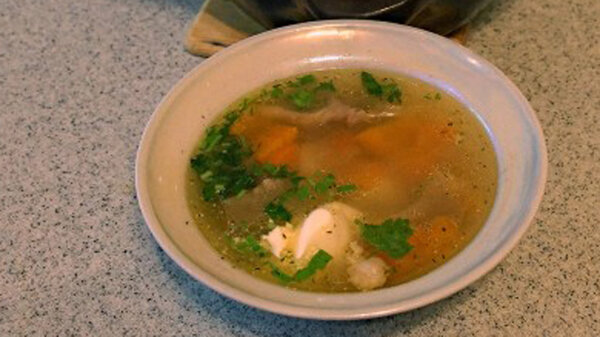 Суп из баранины в горшочке с сельдереем в духовке