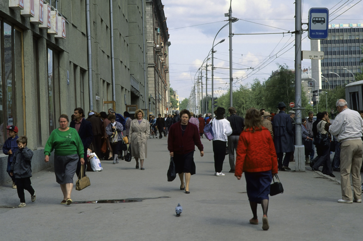 Через год в стране. Москва 1992. Москва 1992 год. Россия 1992 год. Москва 1992 год СССР.