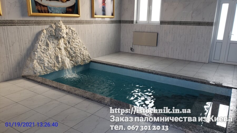 т.н. закрытая купель. их несколько на территории Скита Святой Анны. Они раздельные: для мужчин, женщин и священников.