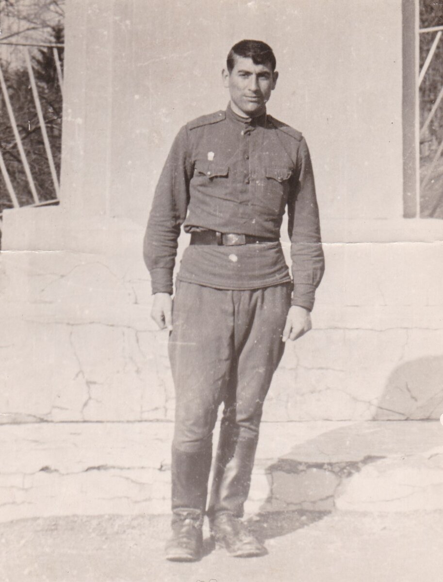 
Исак Хананаев в молодости