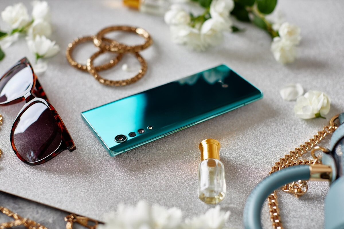 смартфон LG Velvet