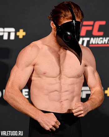 и даже успел побывать Чумным Доктором.