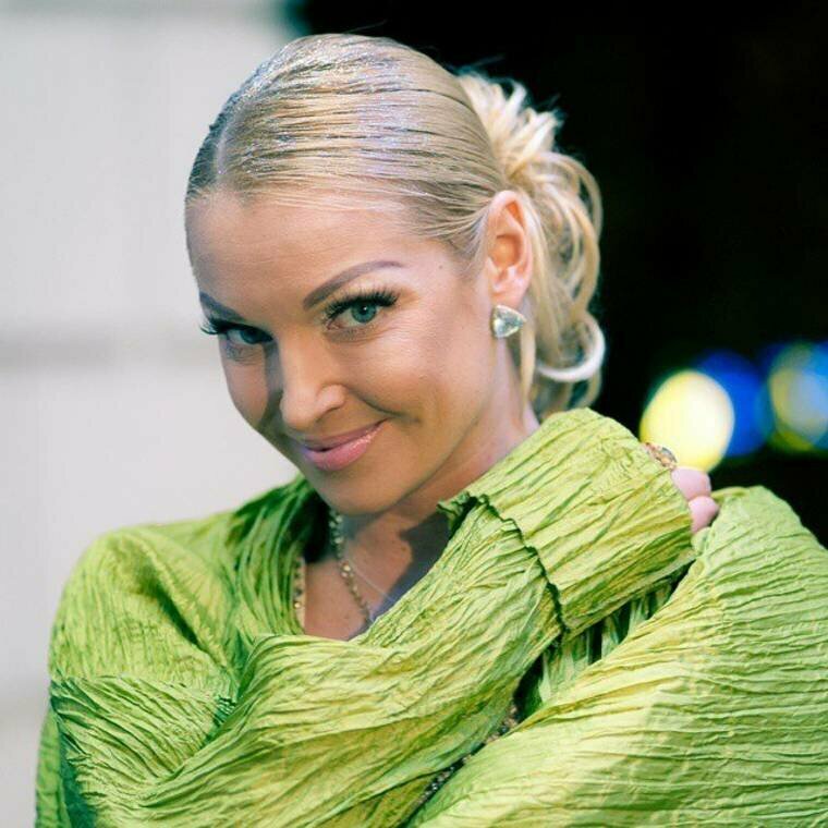 Причёска Анастасии Волочковой. Фото из открытого источника express-novosti.ru