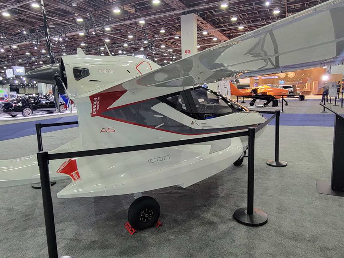 Двухместный легкий спортивный самолет Icon компании Vacaville из Калифорнии. Фото: Ed Garsten