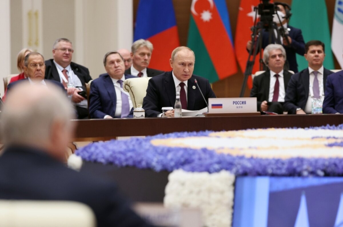 Президент РФ Владимир Путин выступает на заседании в расширенном составе глав стран — участниц Шанхайской организации сотрудничества (ШОС) / фото: РИА Новости