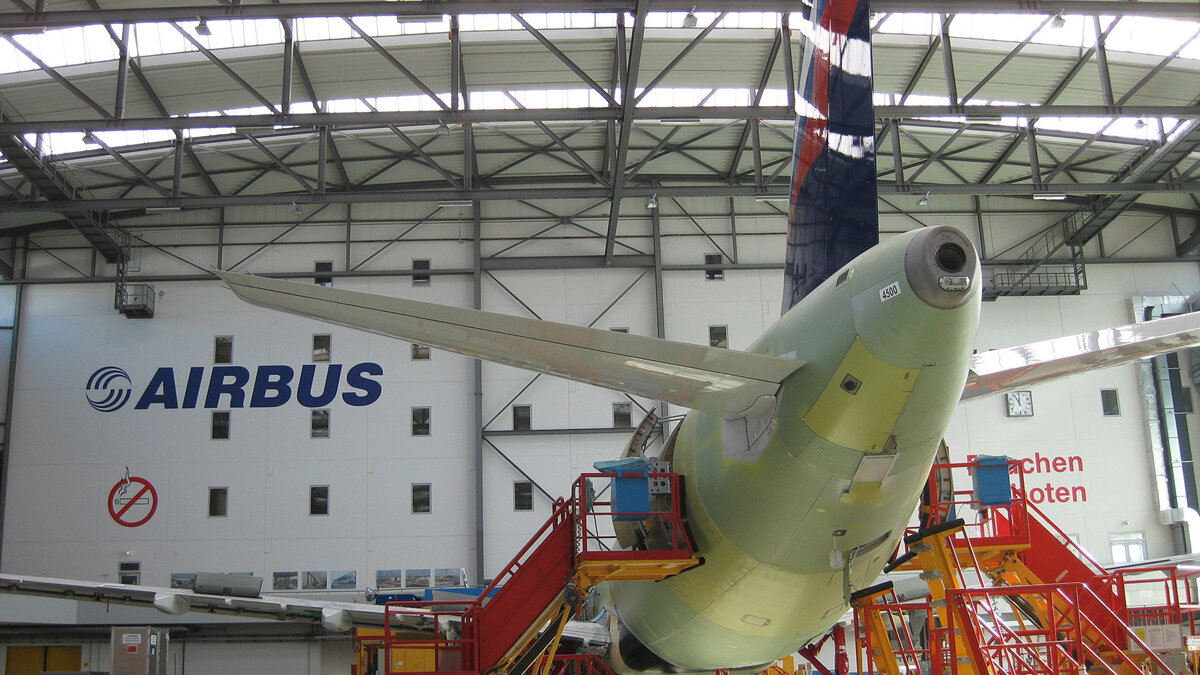    Самолет Airbus А-320 на заводе Airbus в городе Гамбурге© РИА Новости . Глеб Москаленко