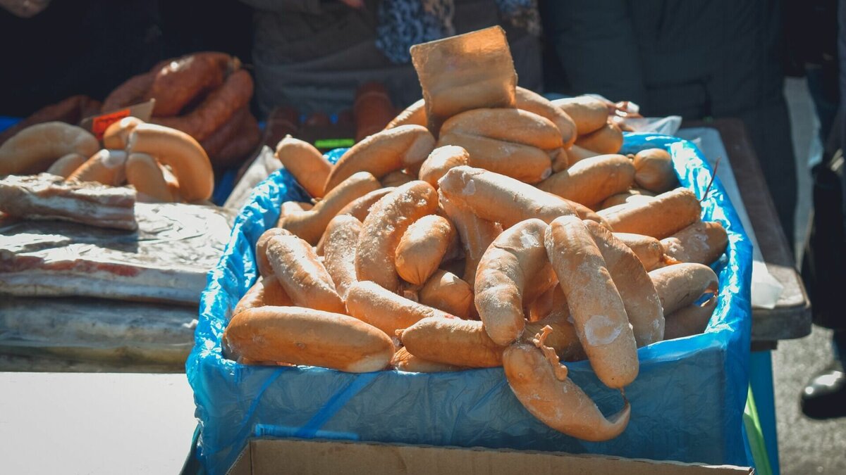     В Удмуртии продолжается рост цен на продовольствие, констатирует Удмуртстат в опубликованном сегодня, 15 декабря, еженедельном отчете. Вслед за овощами, которые в республике стремительно дорожают уже несколько недель подряд, в ценовую гонку включились сосиски и свинина.