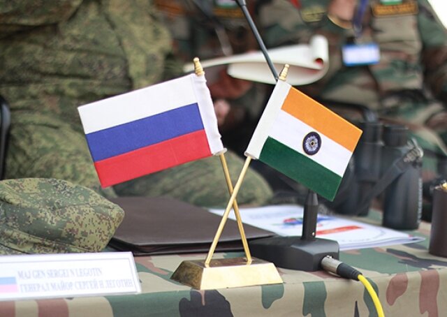    Флаги России и Индии Mil.ru