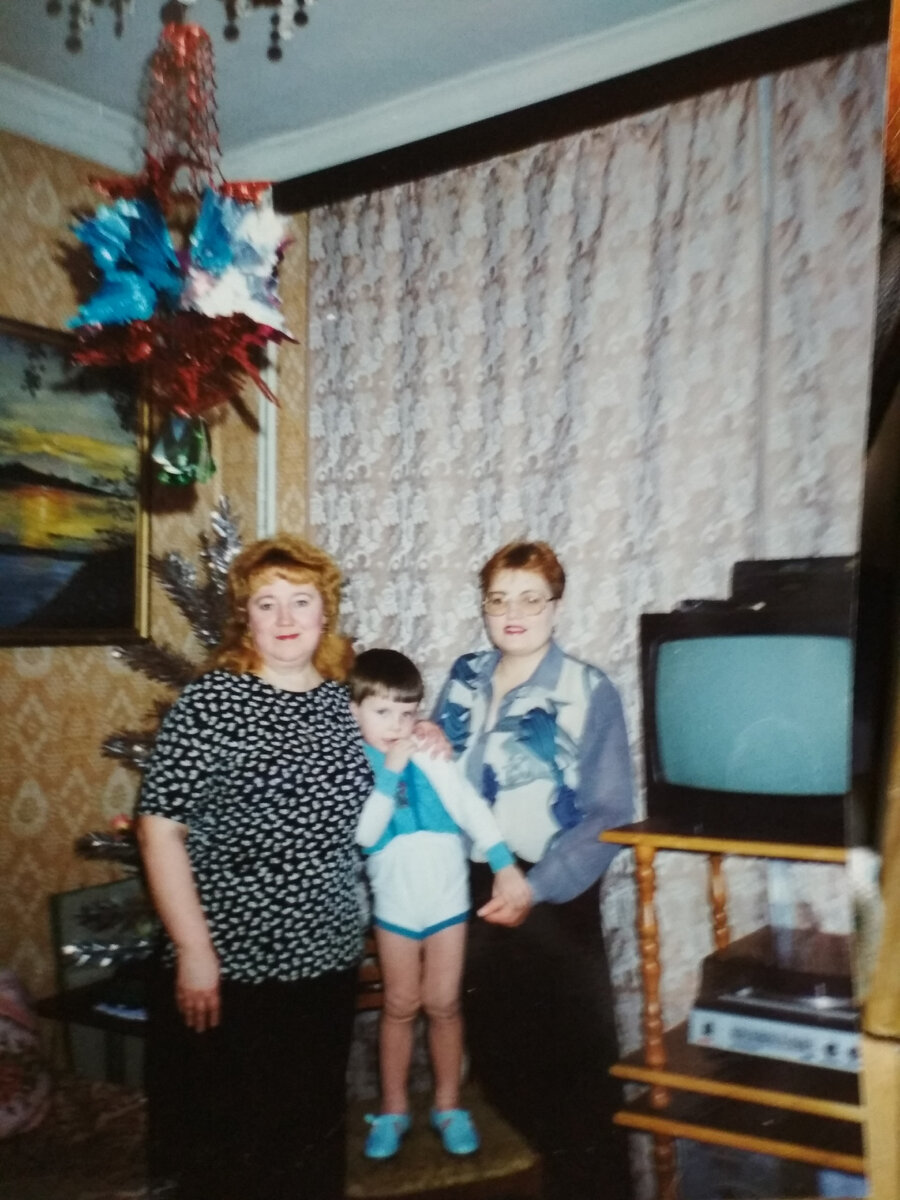 Таня, Санёчек и Зина а новой квартире