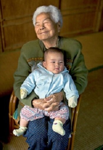 Счастливая 102-летняя прапрабабушка!