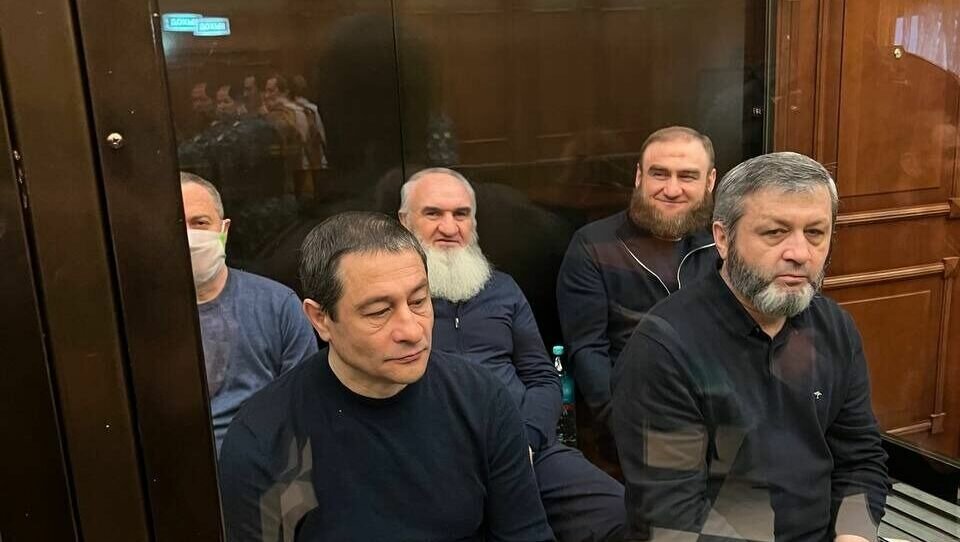     Защита бывшего сенатора от Карачаево-Черкесии Рауфа Арашукова будет добиваться отмены приговора о пожизненном лишении свободы, об этом сообщает ТАСС со ссылкой на адвоката Арашуковых.