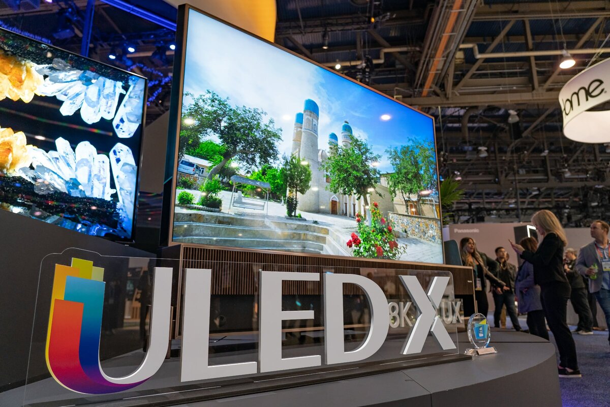 110-ДЮЙМОВЫЙ ТЕЛЕВИЗОР HISENSE UX, ИЛИ "ULED X", 8K LCD TV