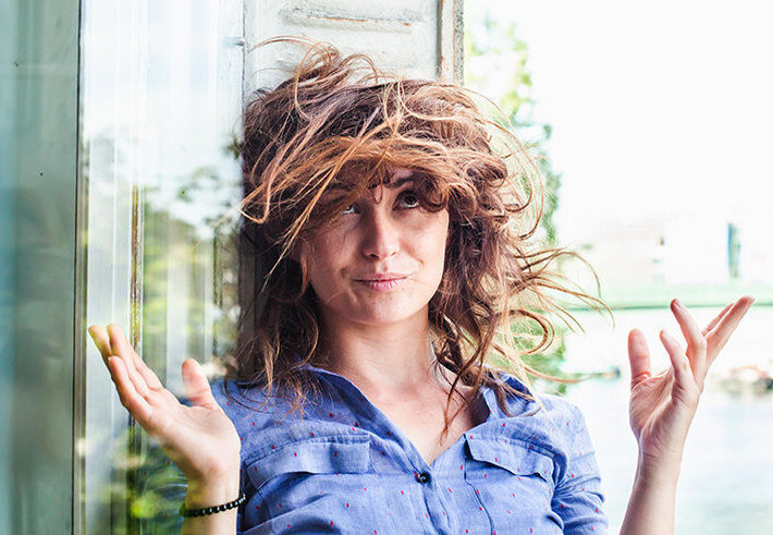     Пушащиеся волосы: как укротить пышную шевелюру