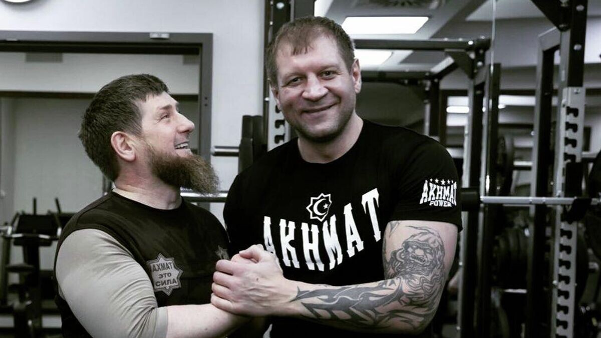    Глава Чечни Рамзан Кадыров с бойцом смешанных единоборств Александром Емельяненко.© Instagram Александра Емельяненко