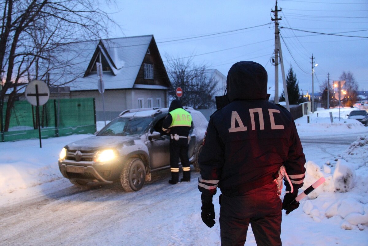 Новое автолюбителям. Изменения для автомобилистов. Новые штрафы для автомобилистов. ДПС выписывает штраф. ДПС ГИБДД.