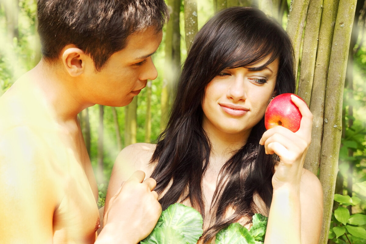 Мужчина и девушка яблоко. Парень и девушка с яблоками. Какая девушка на вкус