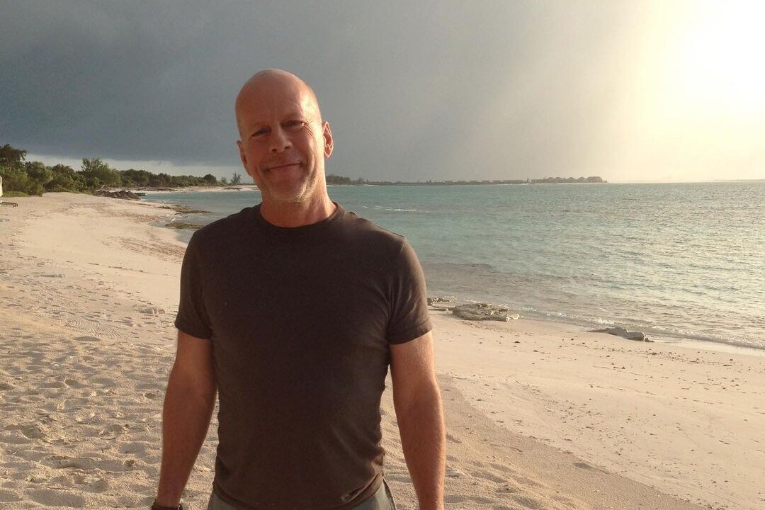     Жена Брюса Уиллиса откровенно рассказала о его деменции