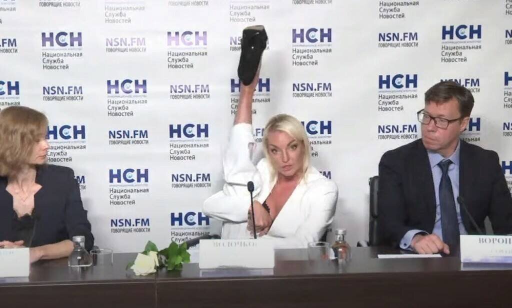 волочкова и джигурда. джигурда сейчас 2023. заслуженный артист рф. пресс конференция волочковой и джигурды.