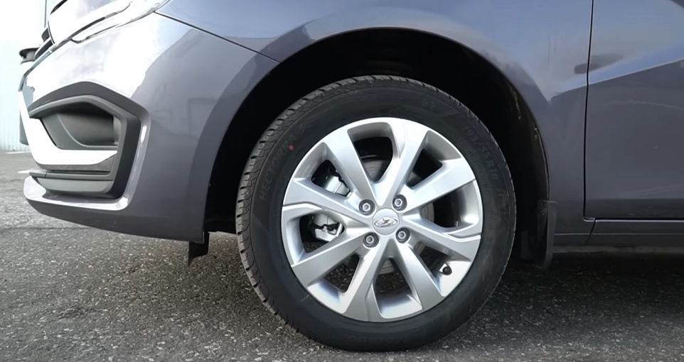 Какая Лада Веста лучше. Сравниваю новую и старую модель (почему такая ...