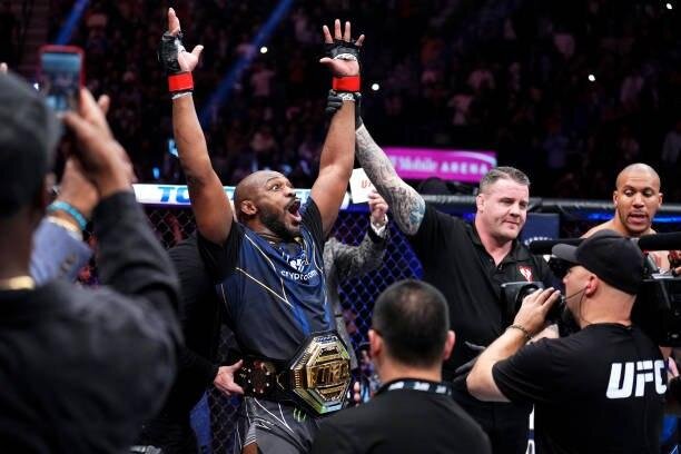     Джон Джонс стал чемпионом UFC в тяжелом весе