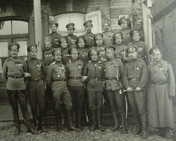 Русские казаки - георгиевские кавалеры. В первом ряду - Козьма Крючков. оригинал фото:http://rossiyanavsegda.ru/read/2216/