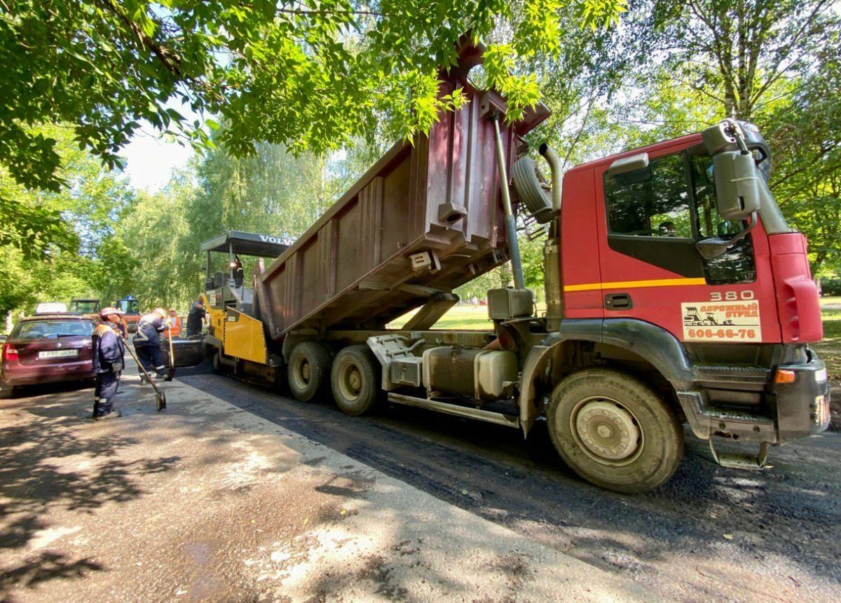   В Пскове восстановят изношенные слои асфальта по 13 адресам