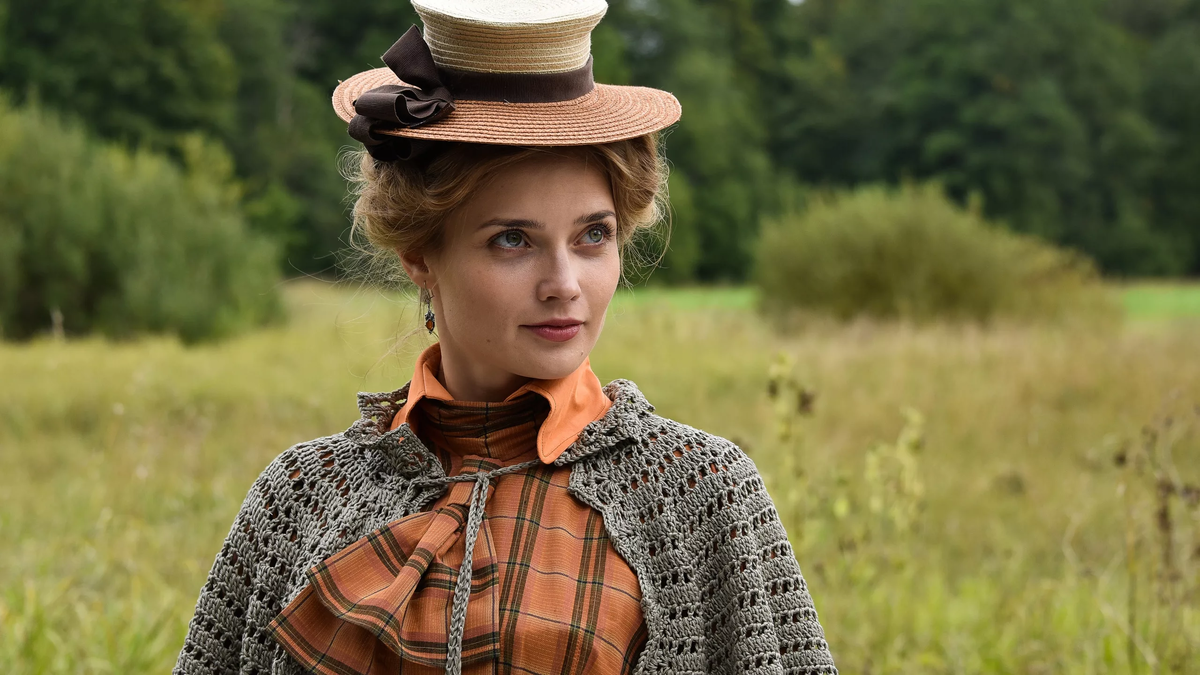 Алина Ланина в главной роли девушки - детектива 