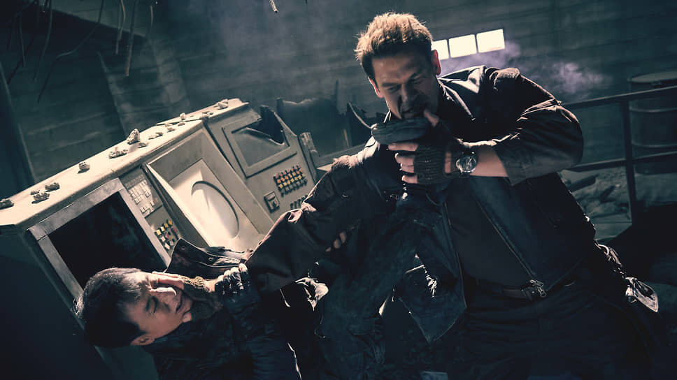 Фото: Вольга📷Джеки Чан (слева) и Джон Сина вступили в неравный бой за то, кто смешнее и ловчее