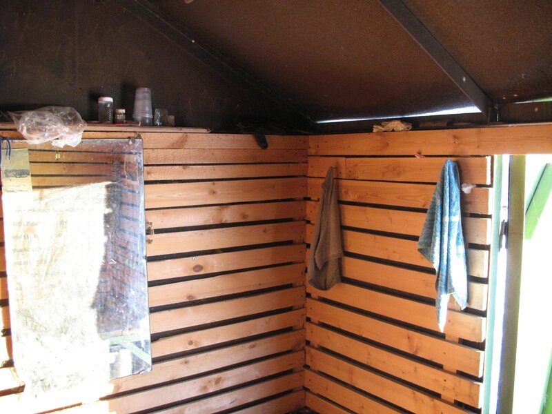 Внутри будки