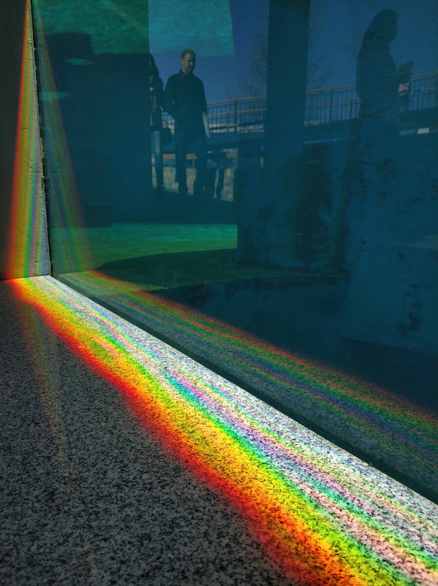 Каждый сам рисует свою радугу.