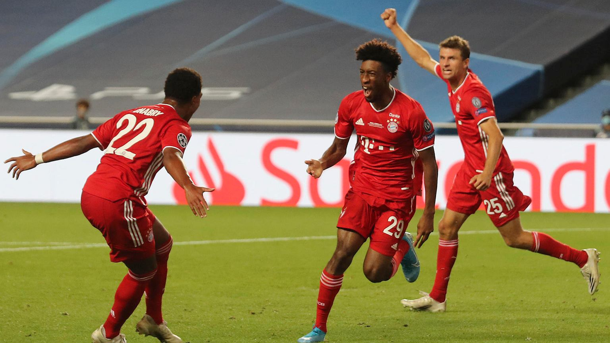 Афроевропейцы Коман и Гнабри празднуют решающий гол, "снежок" Мюллер остался на заднем плане