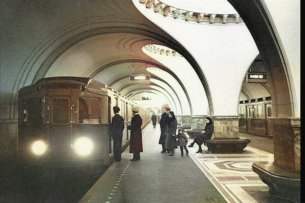 Первые станции метро в москве