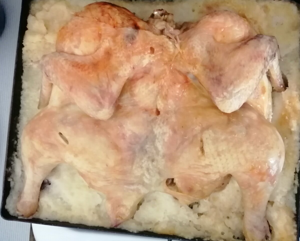Жир стекает на соль, курица сочная, но не жирная