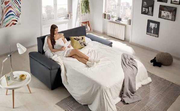 Испанский диван-кровать для маленькой квартиры.