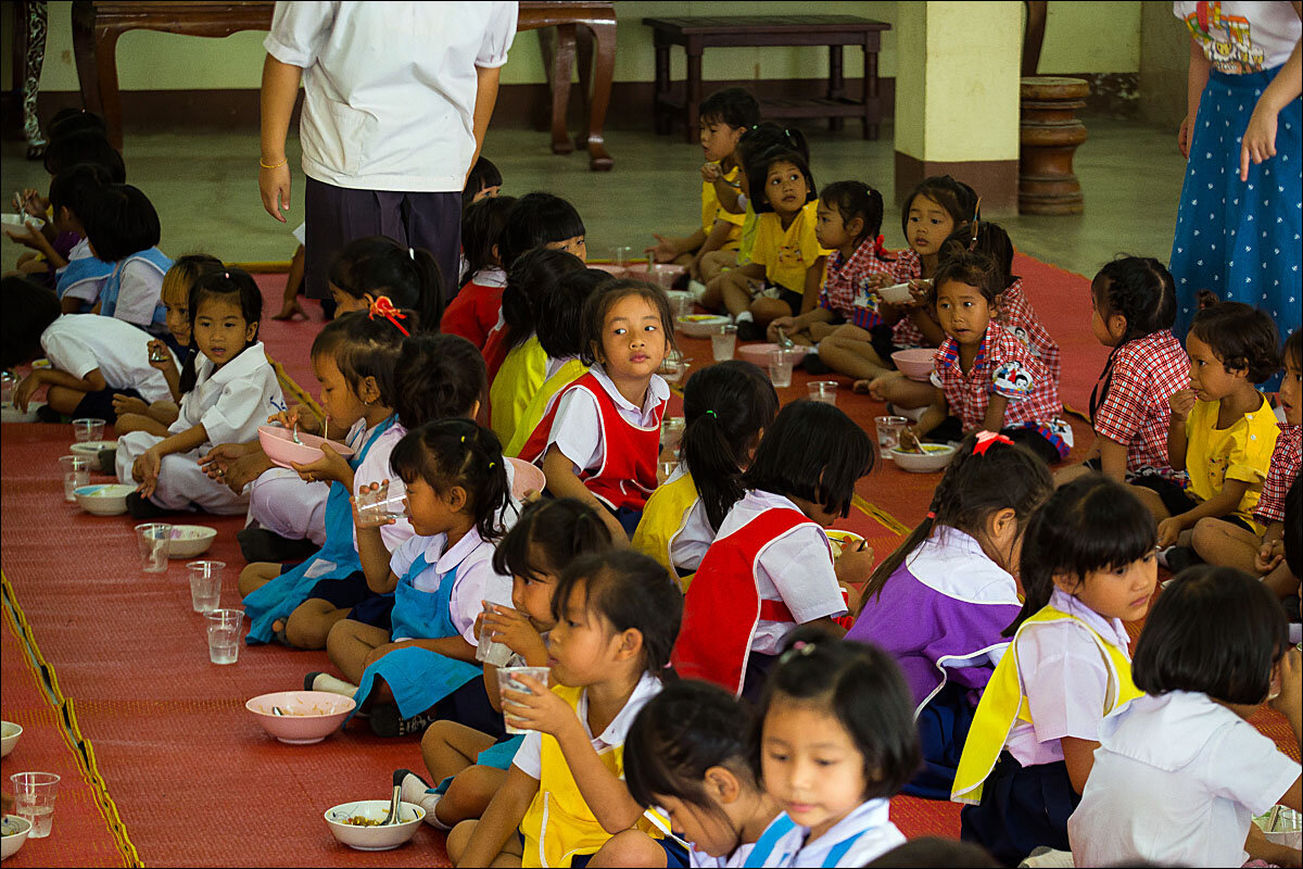 Школа тайцы. Школы в Тайланде. Начальная школа в Тайланде. Тайцы школа. Фото тайская школа.