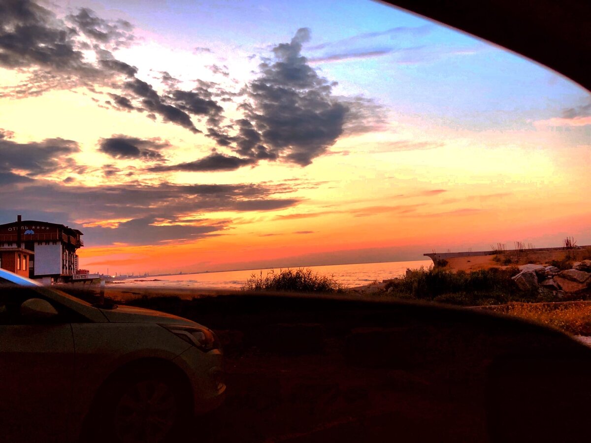 Хочу показать вам пару прекрасных снимков и задать вам пару вопросов, как часто вы бываете на море?  В какоё время суток вы посещаете городской парк?