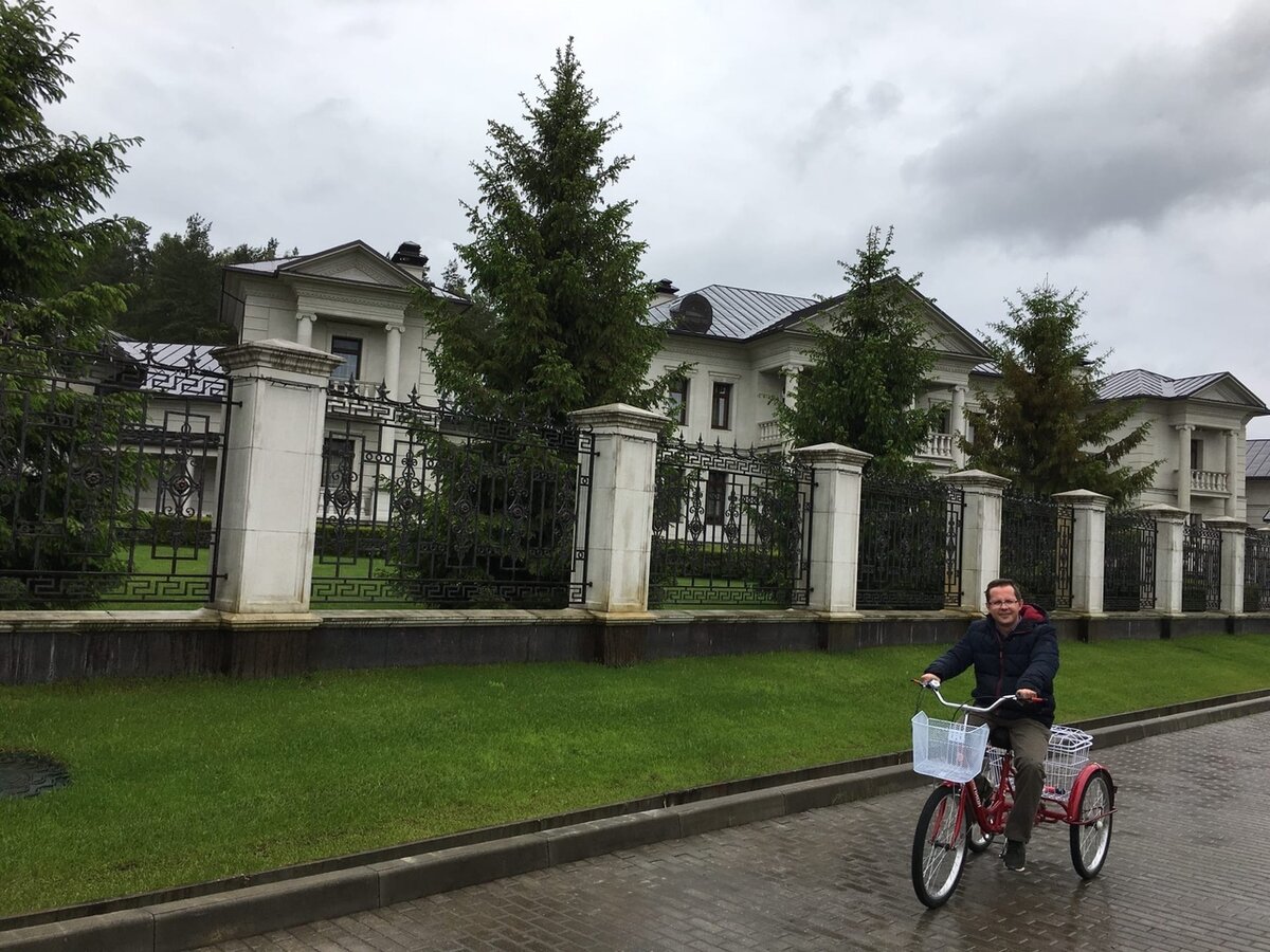 Довольный человек - купил велосипед теще) 