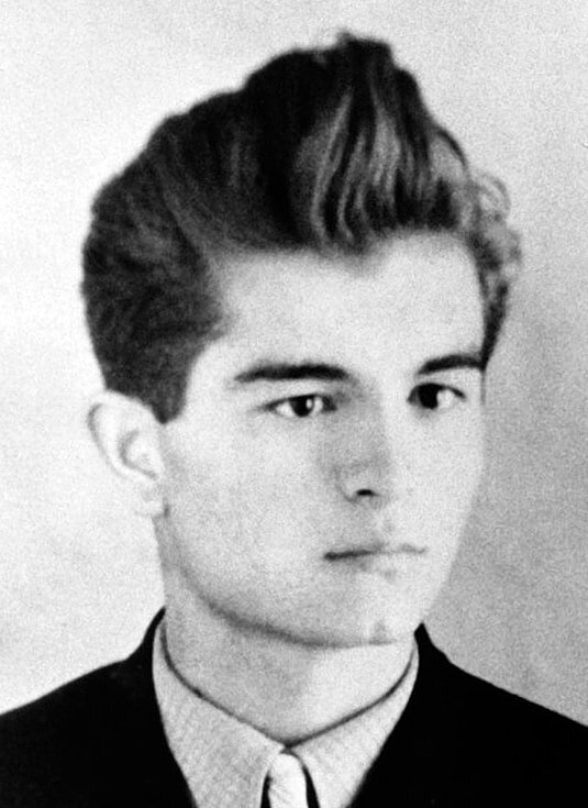 Похож на молодого Кобу