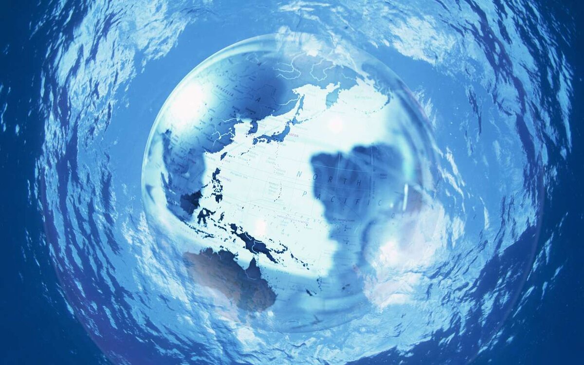 нам кажется вода только на планете Земля. но это третий элемент Вселенной...