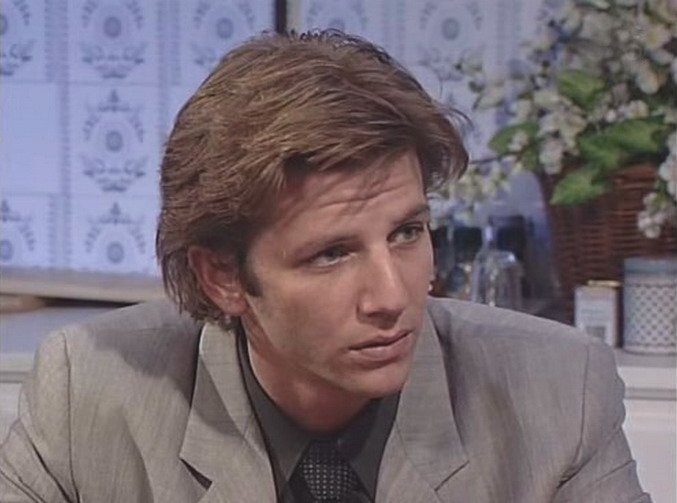 Факундо Арана, конечно, красавчик, но его персонажа это не спасает