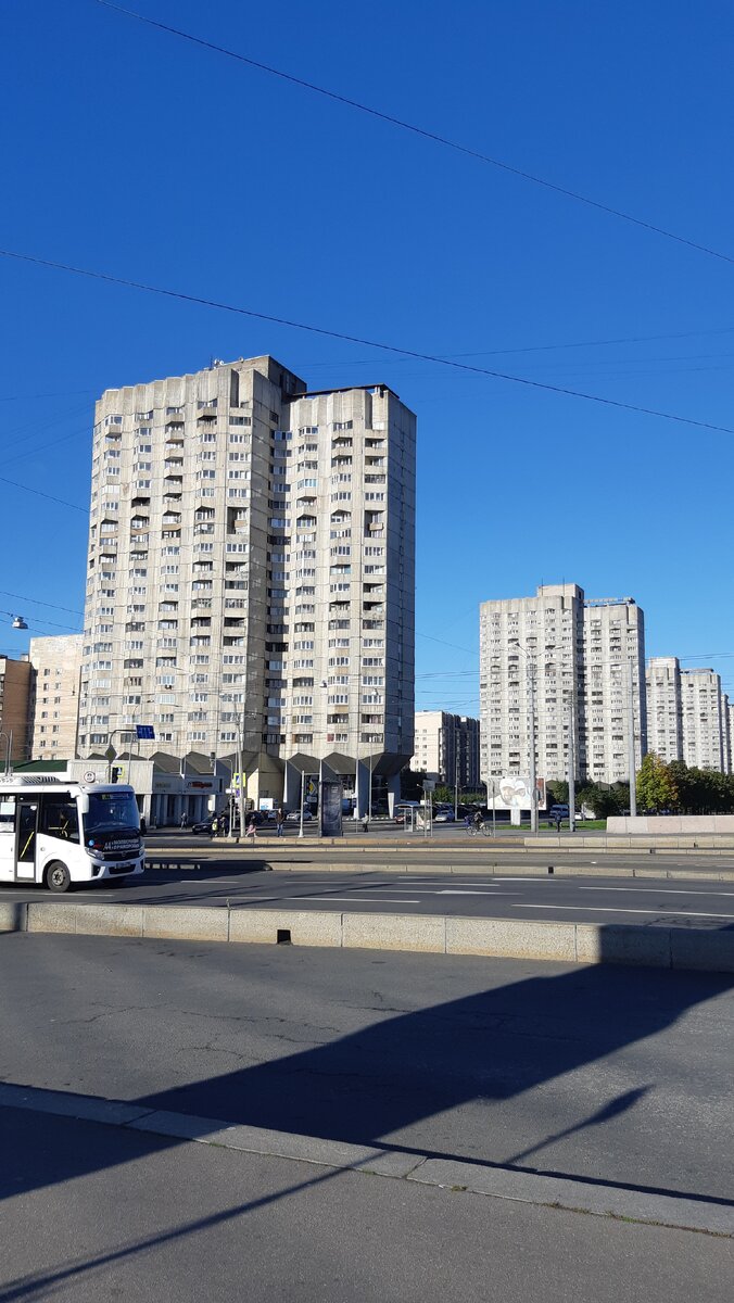 Санкт-Петербург. Васильевский остров. Дома на ножках.